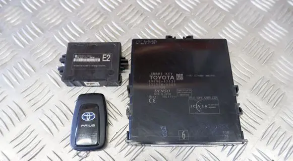 Toyota Prius (XW50) Engine ECU kit and lock set 8999047131 8978433020 BR1EW