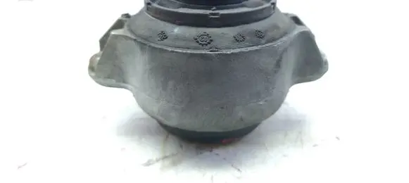 Mercedes-Benz S W140 Engine mount bracket