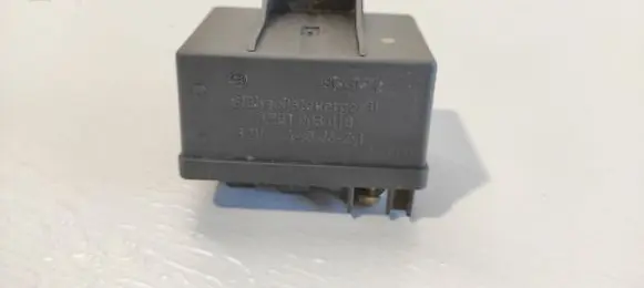 Peugeot 607 Glow plug pre-heat relay 0281003018