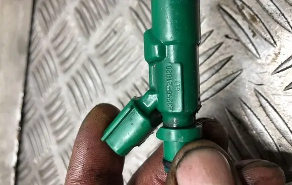 Toyota Yaris Fuel injector 2325021020