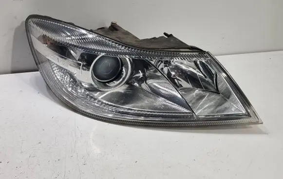 Skoda Octavia Mk2 (1Z) Headlight/headlamp 1Z2941016F 1LL24705204