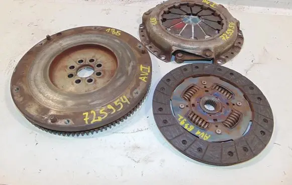 Toyota Avensis T220 Clutch set kit 1345122020 134510D0 3121005040