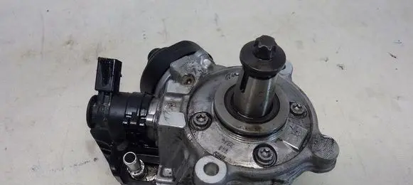 BMW X2 F39 Fuel injection high pressure pump 8579228