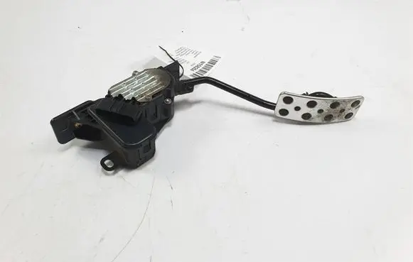 Mitsubishi Pajero Accelerator throttle pedal 8206-0231