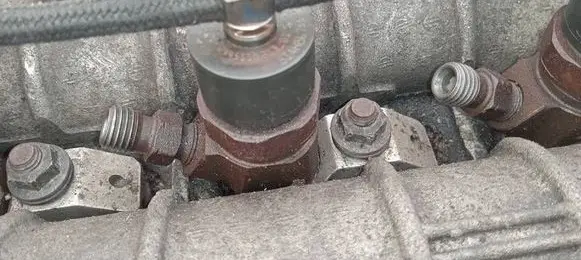 Alfa Romeo 159 Fuel injector 0445110213