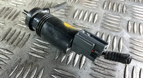 Volvo C70 Headlight washer pump 1012353