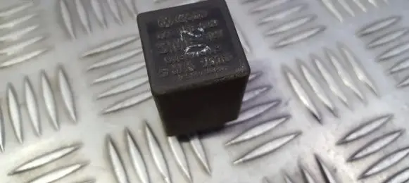 Volkswagen Golf II Other relay 171955529 5wk1618