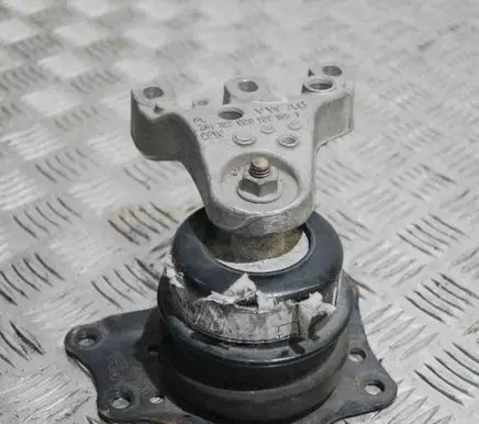 Seat Ibiza IV (6J,6P) Engine mount bracket