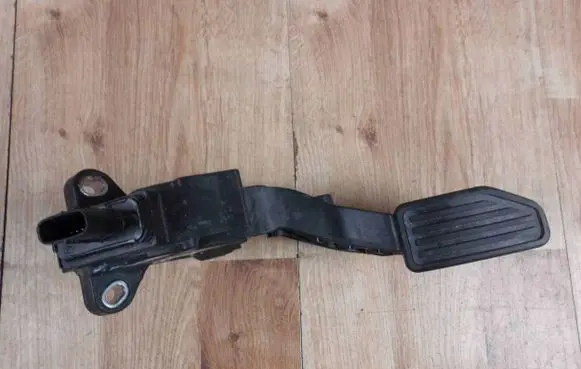 Toyota Yaris Accelerator throttle pedal 781100D120