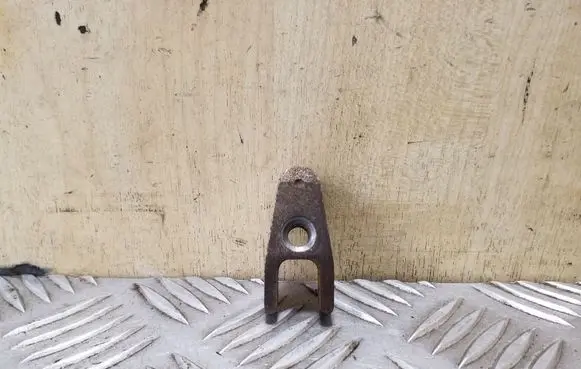 Mercedes-Benz CLS C219 Fuel Injector clamp holder