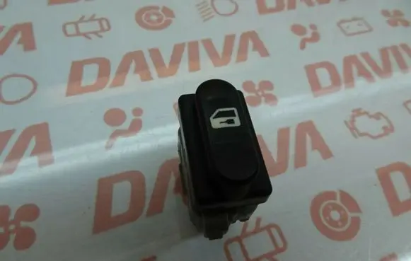 Nissan Qashqai Central locking switch button 28082