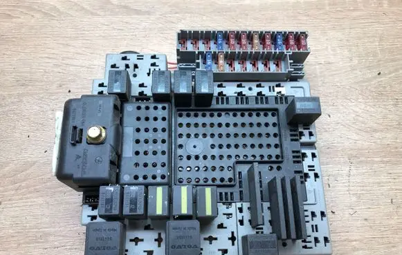 Volvo S40 Fuse module 8688153