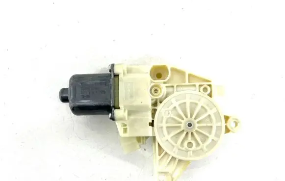 Mercedes-Benz C W204 Front door window regulator motor A2048200142 0130822503