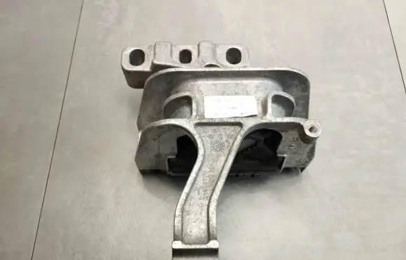 Volkswagen Golf VII Engine mounting bracket 5Q0199262BK 14102016