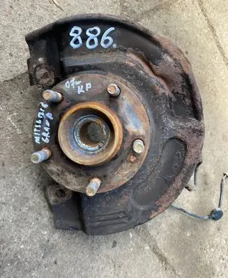 Mitsubishi Grandis Front wheel hub