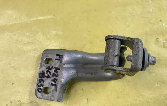 Mercedes-Benz B W245 Tailgate/trunk/boot hinge A1697401037