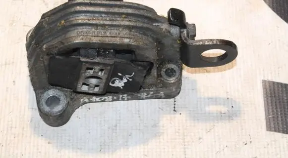 Volvo XC90 Engine mount bracket 326D20