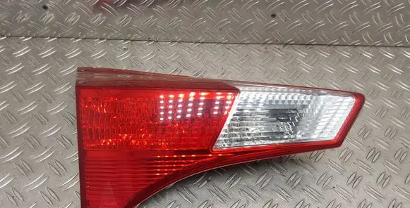 Tailgate rear/tail lights