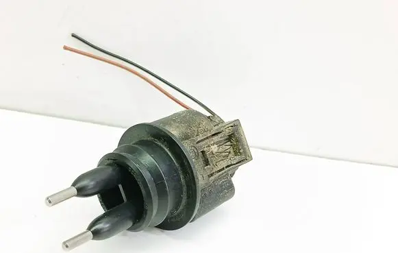 Volkswagen PASSAT B5.5 Windshield washer fluid level sensor 1J0973202