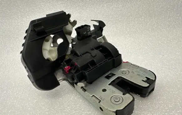 Audi A4 S4 B8 8K Tailgate/trunk/boot lock/catch/latch 8K9827505A