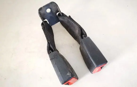 Toyota Avensis T220 Middle seatbelt buckle (rear) 