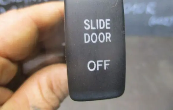Toyota Avensis T250 Tailgate/trunk/boot open switch 