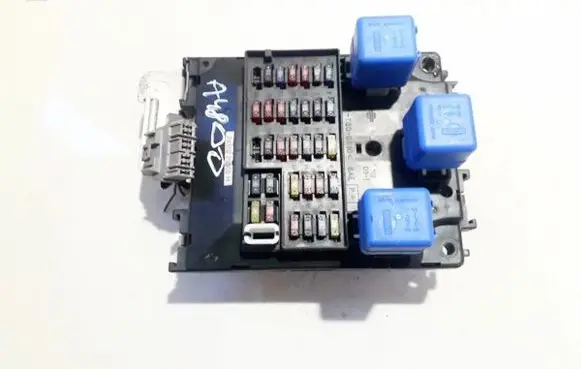 Nissan Almera Fuse box set 243502n300h