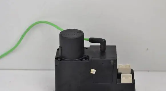 Audi A6 S6 C4 4A Central locking vacuum pump 4A0862257J
