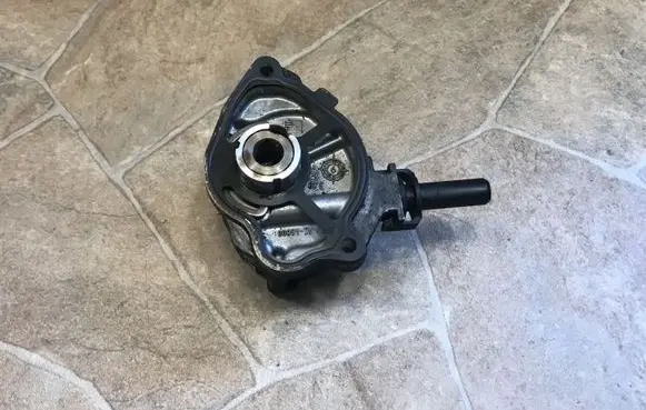 Mercedes-Benz E W212 Vacuum pump A6512300165