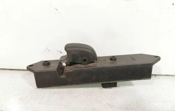 Mitsubishi Galant Electric window control switch C8DD240 MR252818