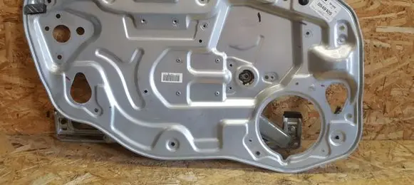 Rear window lifting mechanism without motor