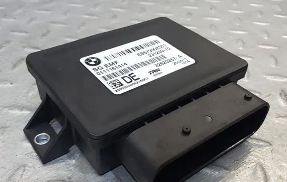 BMW 5 F10 F11 Hand brake control module 32620257 23122010 EB679908301