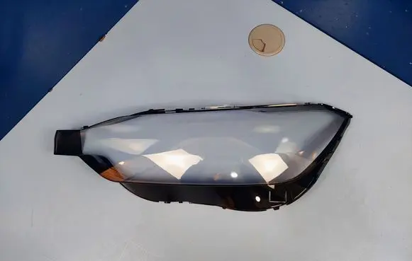 Volvo XC60 Headlight lense 