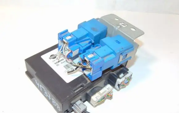 Nissan Primera Door central lock control unit/module 284502F901 284502F90