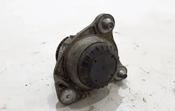Mercedes-Benz Vito Viano W447 Engine mount bracket A4472410013