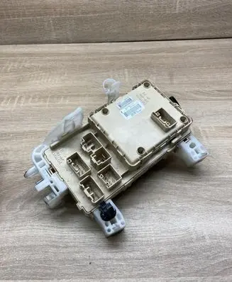 Toyota Corolla Verso AR10 Fuse module 892210F010
