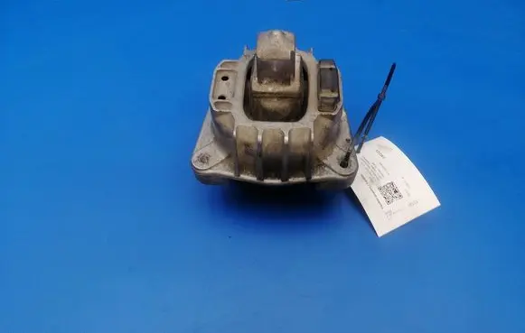 BMW 5 GT F07 Engine mount bracket 6777371 22116777371 68623513