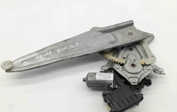 Rear window lifting mechanism without motor