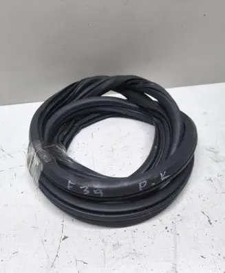 BMW X2 F39 Rubber seal front door (on door) 7420803