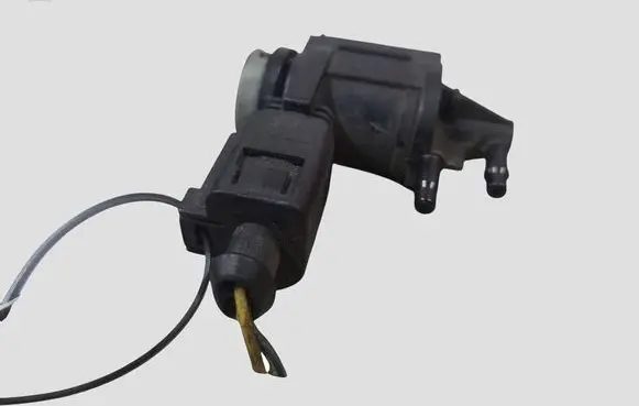 Volkswagen PASSAT B6 Turbo solenoid valve 1K0906283A