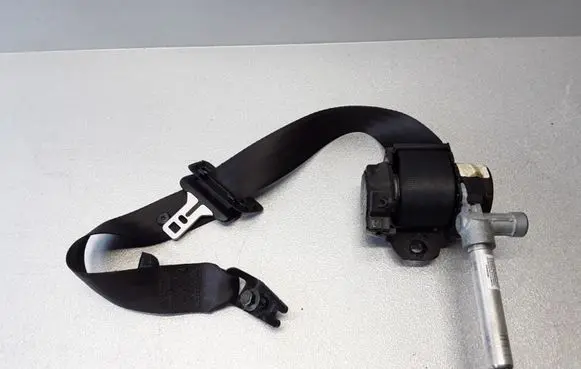 Middle seatbelt (rear)