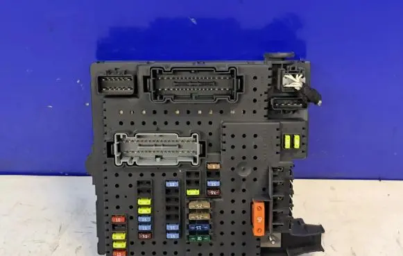 Volvo XC90 Fuse module 8676391 30786646