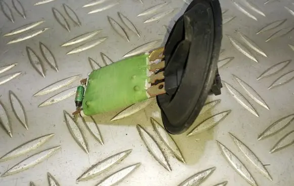 Volkswagen Polo IV 9N3 Heater blower motor/fan resistor 12375