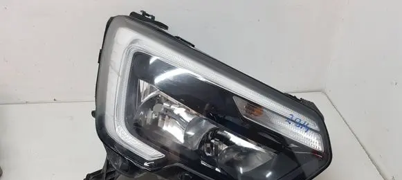 Renault Master IV Headlight/headlamp 260105567R 0021113104 368947220