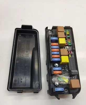 Saab 9-3 Ver2 Fuse module 460023260 90226846 V23234A0002X031