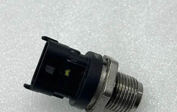 Nissan X-Trail T32 Fuel pressure sensor 0281006192