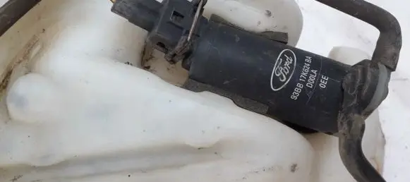 Ford Focus Windscreen/windshield washer pump 93BB17K624 D00LA