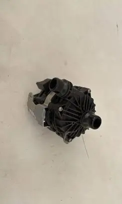 Mercedes-Benz C W205 Water pump A0005004900 8TM01414500
