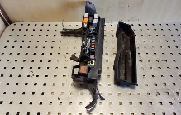 Toyota Corolla E120 E130 Fuse module