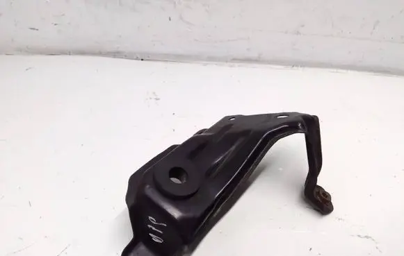 Fender mounting bracket